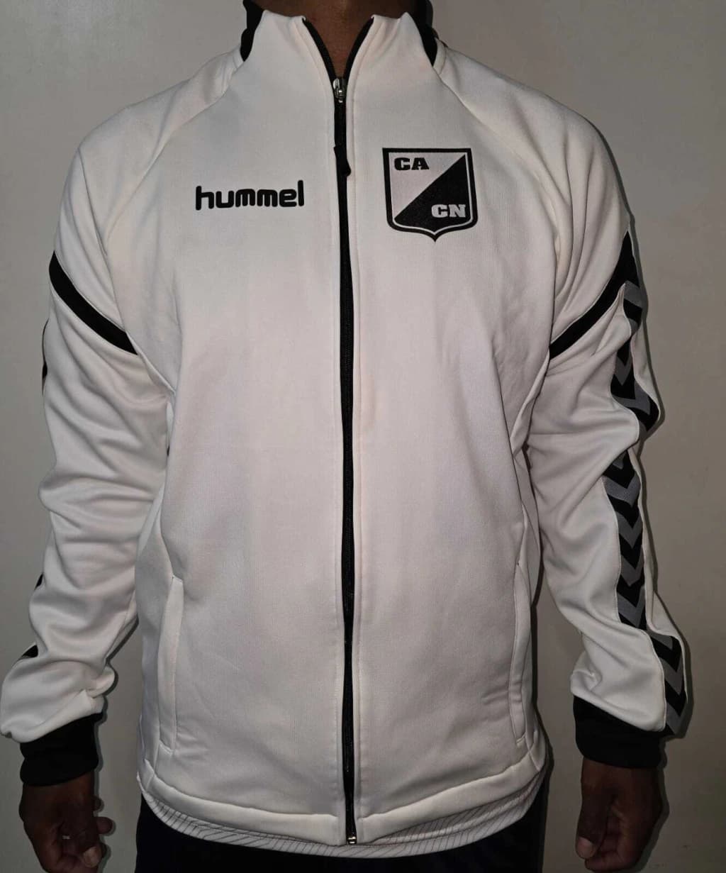 Campera Central Norte Hummel
